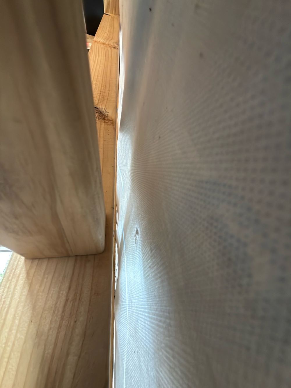 Missing brick tie, leaving a stud unconnected over roughly 1500mm, found during a defect investigation inspection in Reservoir
